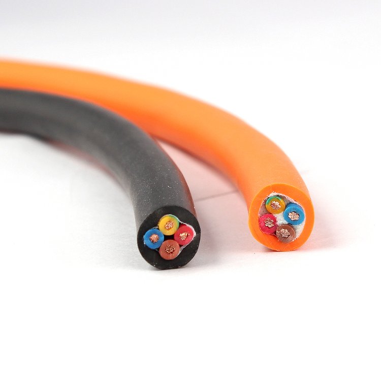 Highly flexible servo motor cable