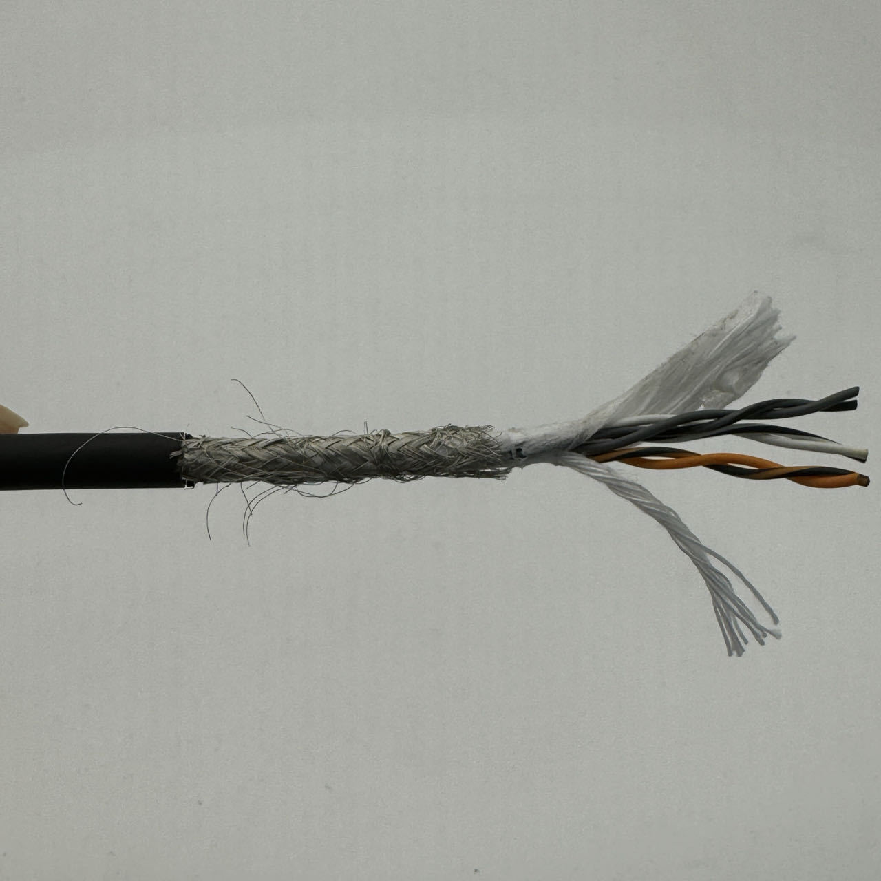 Twisted shielded drag chain cable
